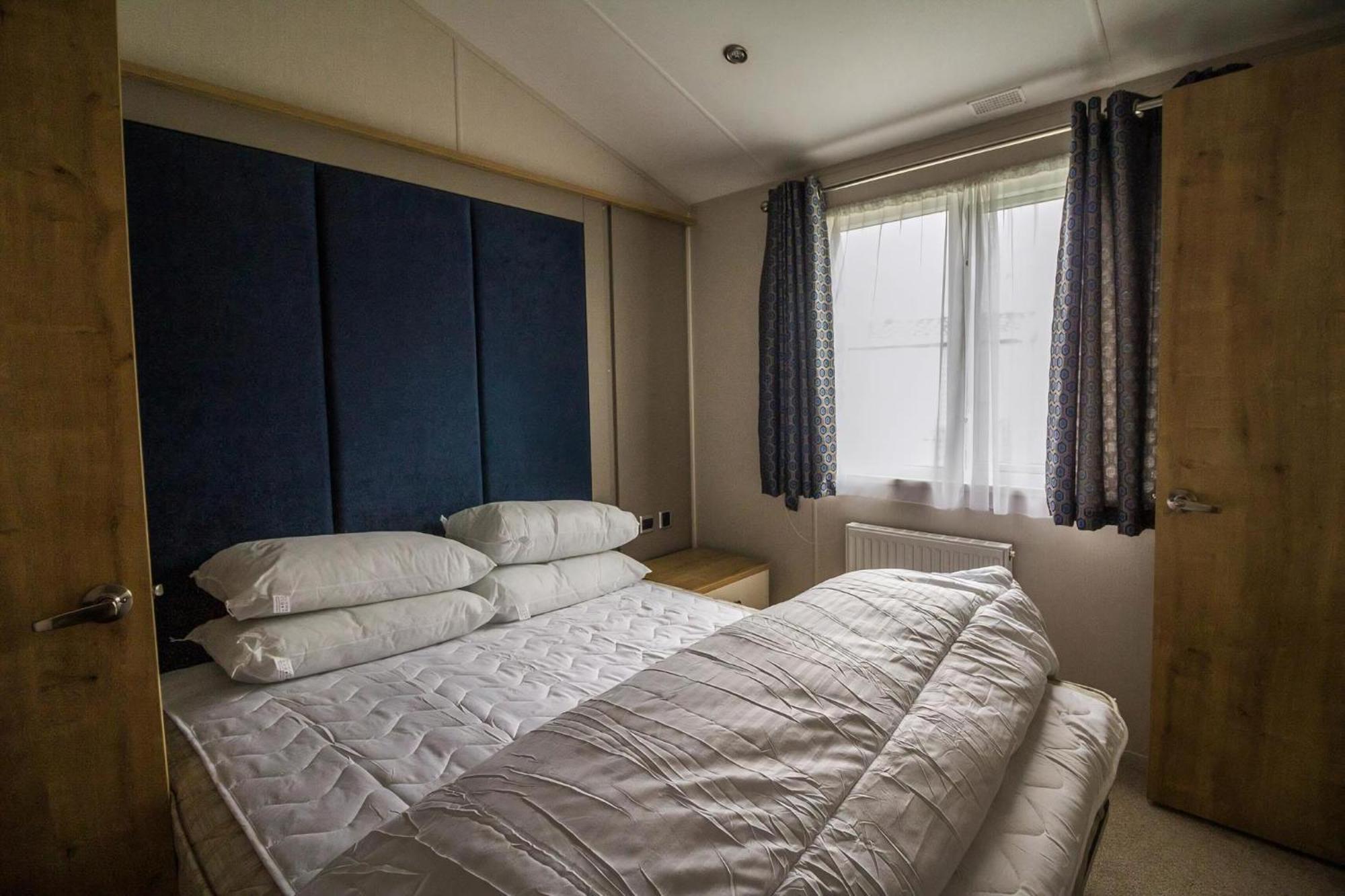Luxury Lodge With Decking In Hunstanton At Manor Park Ref 23144K Eksteriør billede