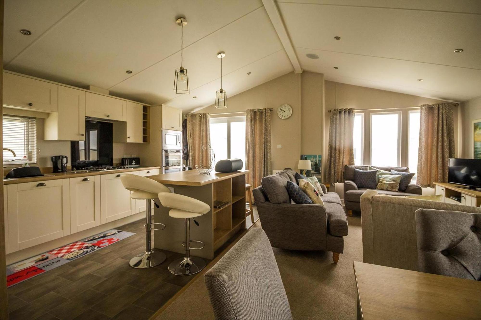 Luxury Lodge With Decking In Hunstanton At Manor Park Ref 23144K Eksteriør billede