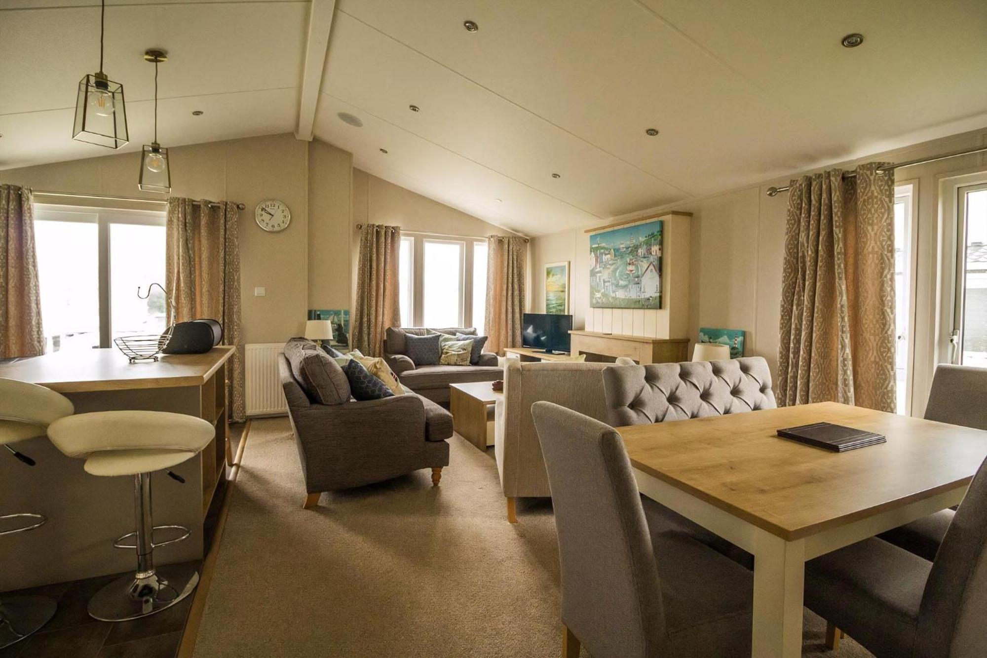 Luxury Lodge With Decking In Hunstanton At Manor Park Ref 23144K Eksteriør billede