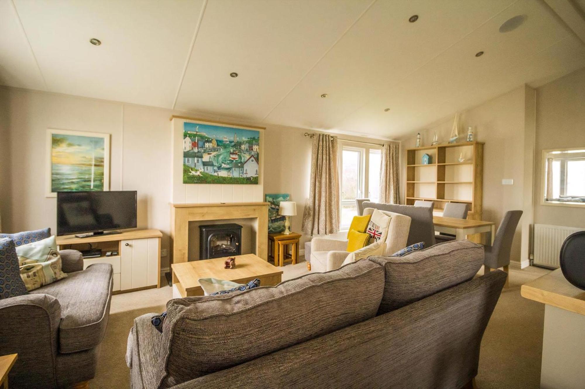 Luxury Lodge With Decking In Hunstanton At Manor Park Ref 23144K Eksteriør billede